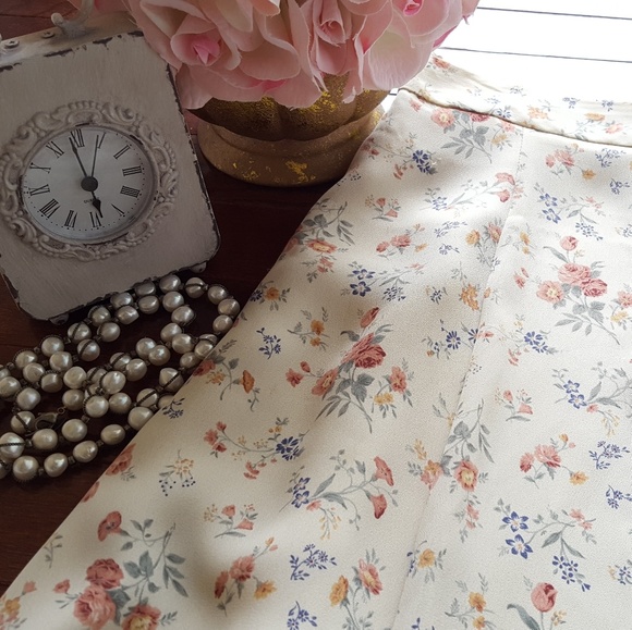 Vintage Cortland Petite Floral Skirt 💕💕💕 - Picture 3 of 8